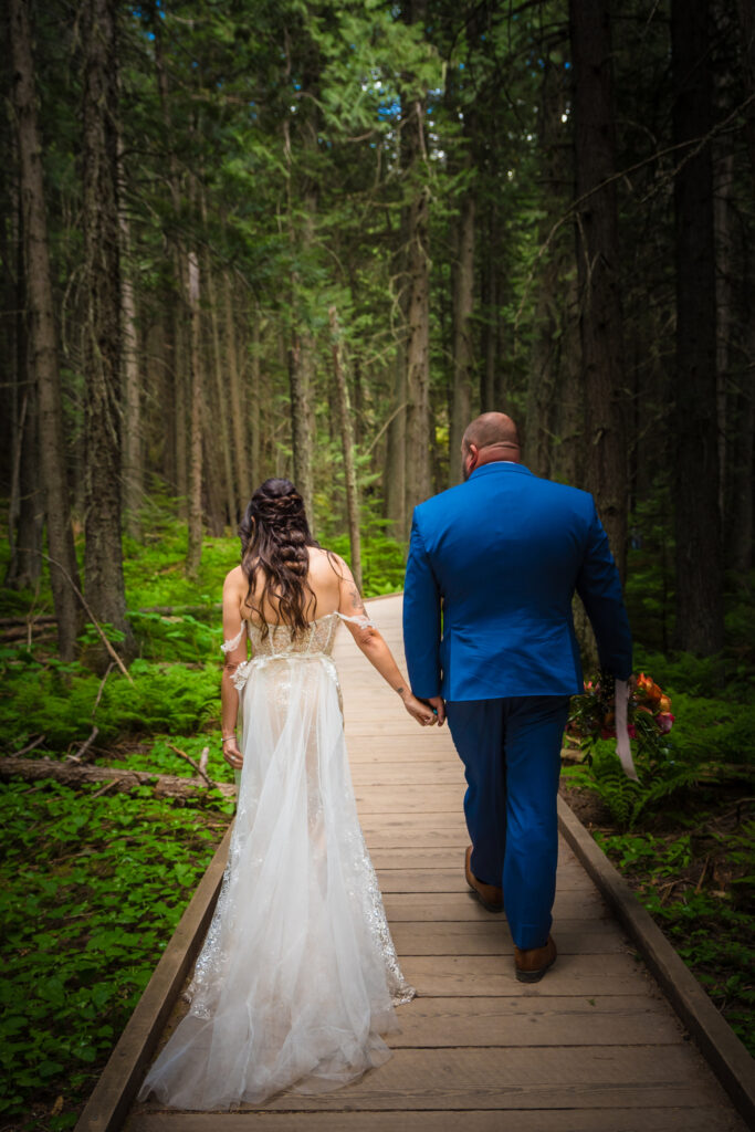 Montana wedding couple getting married in Glacier National Park